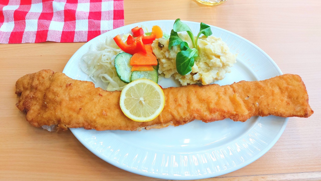 Foto: Martin Zehrer - Silvester 2023...<br />
Ziemlich langes Schnitzel gibts im Bayreuther Haus am Klausenlift 