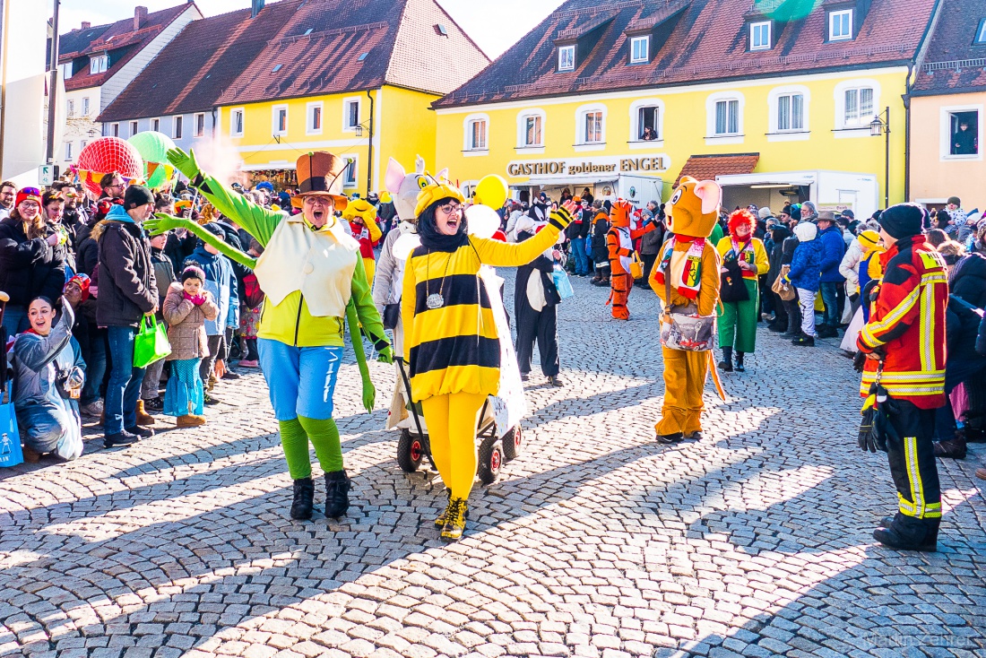 Faschingszug durch Waldeck 2026 - WCV Helau!!!

Am 15. Februar 2026 war es wieder soweit. Tausende Besucher jubelten den Narren zu, das Wetter wurde wie bestellt, wunderschön. Die Sonne strahlte und alle Menschen waren voller Faschings-Laune. WCV Helau!!!!
