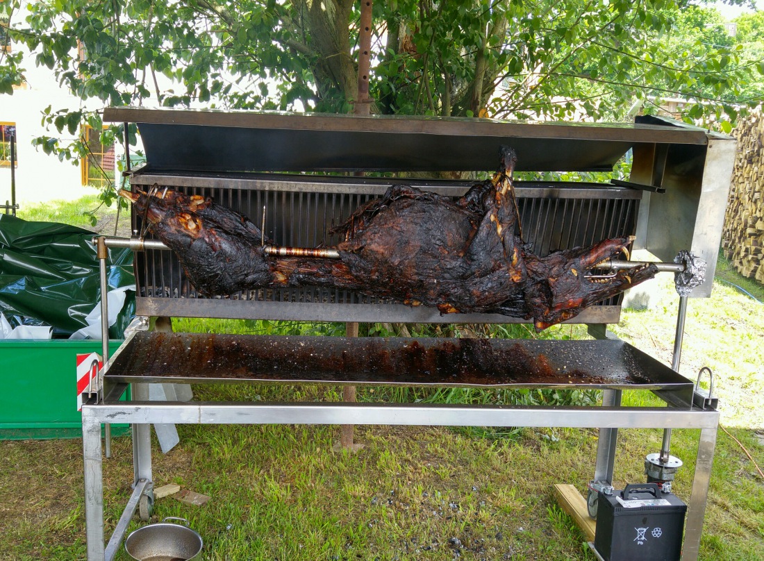 Foto: Martin Zehrer - Backofenfest in Hermannsreuth - Gekrillte Wildsau 