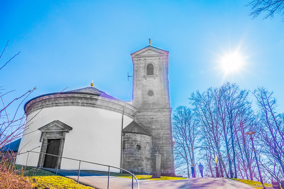 Foto: Martin Zehrer - Auf dem Gipfel - Die Kirche auf dem Armesberg...<br />
<br />
Samstag, 23. März 2019 - Entdecke den Armesberg!<br />
<br />
Das Wetter war einmalig. Angenehme Wärme, strahlende Sonne, die Fe 