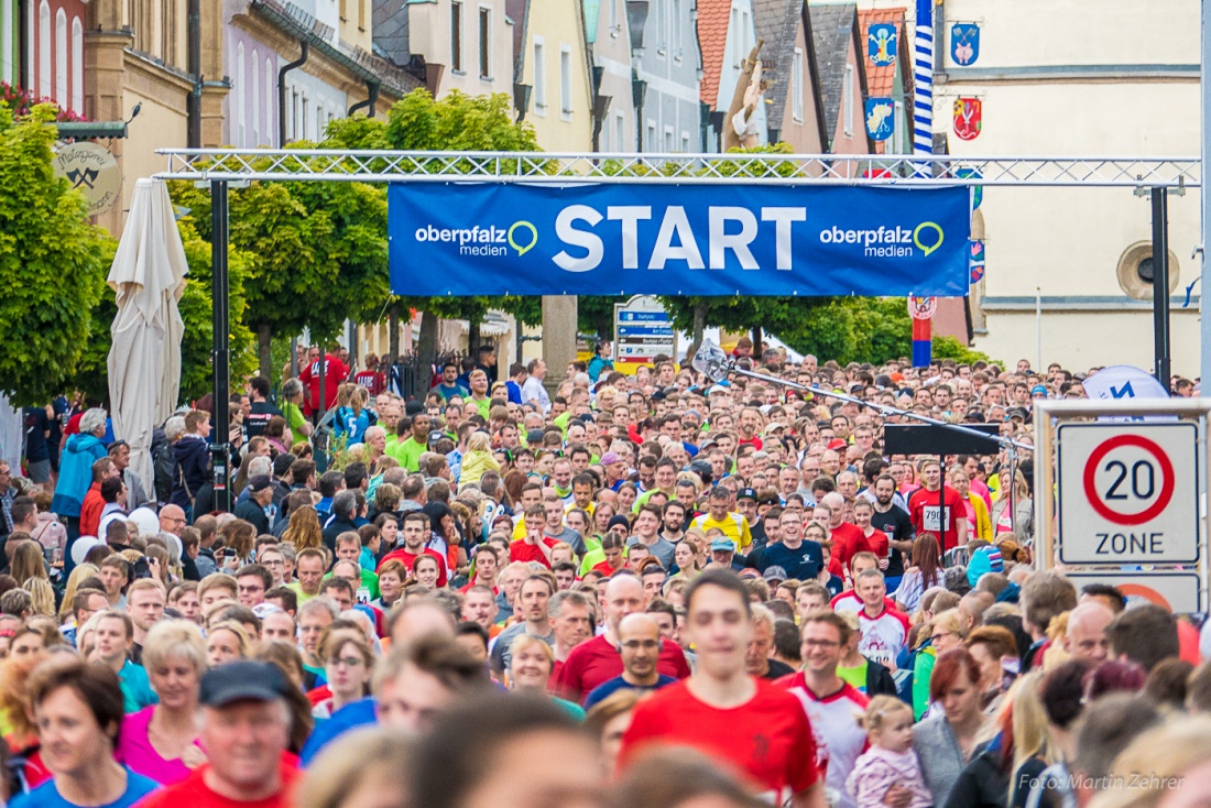 Foto: Martin Zehrer - Es reist nicht ab... Laufen, laufen, laufen...<br />
<br />
Nofi-Lauf 2017: Start am Stadtplatz und Ziel beim Siemens... 5,9 Kilometer durch Kemnath und rund herum. Mehr als 8000 T 