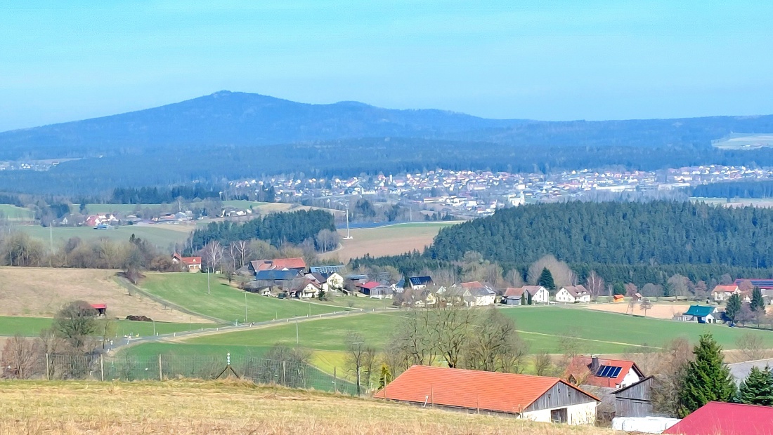 Foto: Martin Zehrer - Der Blick vom Armesberg nach Neusorg rüber..  