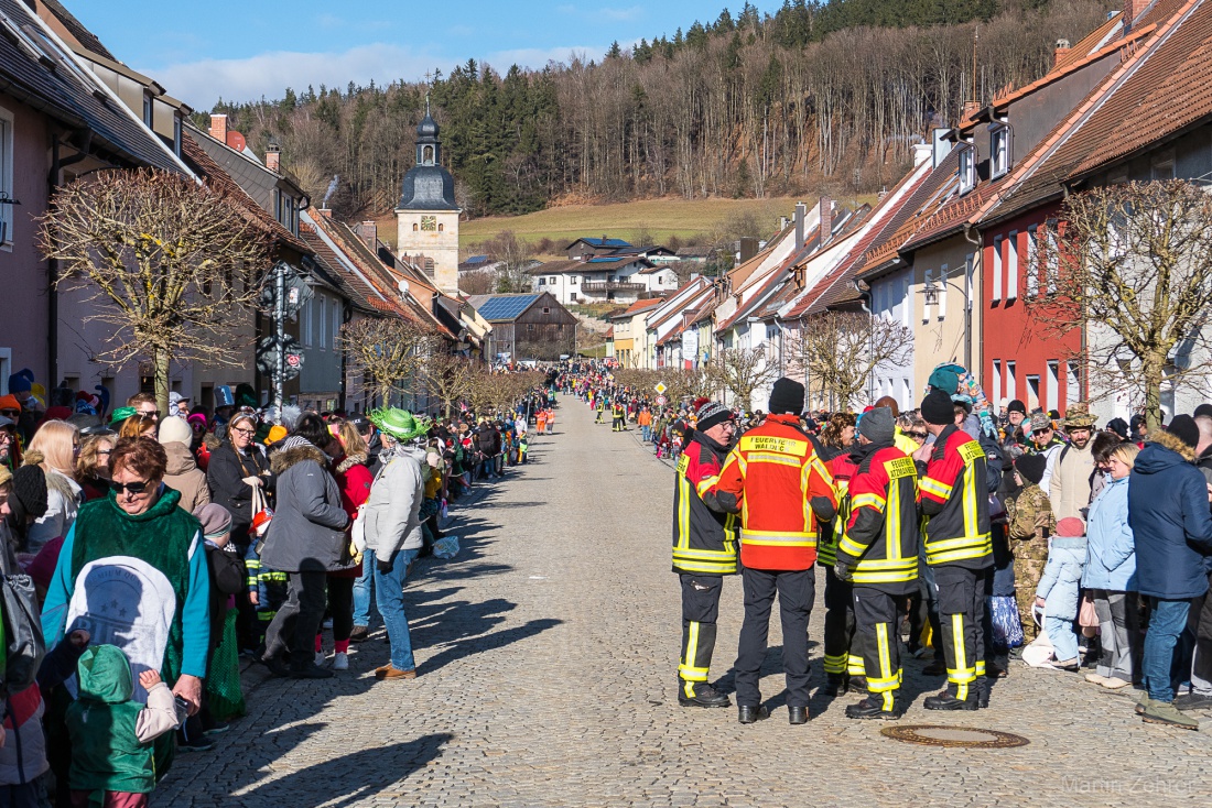 Faschingszug durch Waldeck 2026 - WCV Helau!!!

Am 15. Februar 2026 war es wieder soweit. Tausende Besucher jubelten den Narren zu, das Wetter wurde wie bestellt, wunderschön. Die Sonne strahlte und alle Menschen waren voller Faschings-Laune. WCV Helau!!!!
