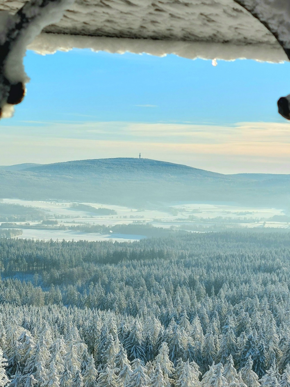 Foto: Martin Zehrer - Wunderschöne Winterzeit am 13. Dezember 2022, am Waldstein.<br />
<br />
Es war ein extrem sonniger, klarer Tag am Waldstein im Fichtelgebirge.<br />
Die Temperatur ging von Früh -16 Gr 