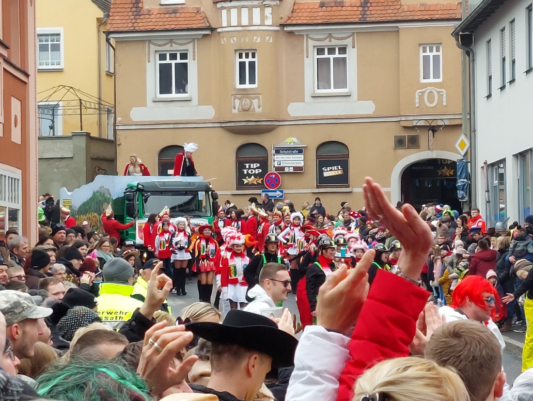 Foto: Martin Zehrer - Gigantischer Faschingszug durch Pressath, Helau - Was für eine stimmungsvolle Gaudi!!! 