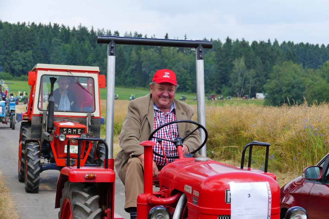 Foto: Martin Zehrer - Traktortreffen 2016 in Oberwappenöst<br />
Trotz Regen am Vormittag kamen an diesem Sonntag ca. 120 Oldtimer-Bulldogs und unzählige Besucher. Zum Mittag hin klarte das Wetter  