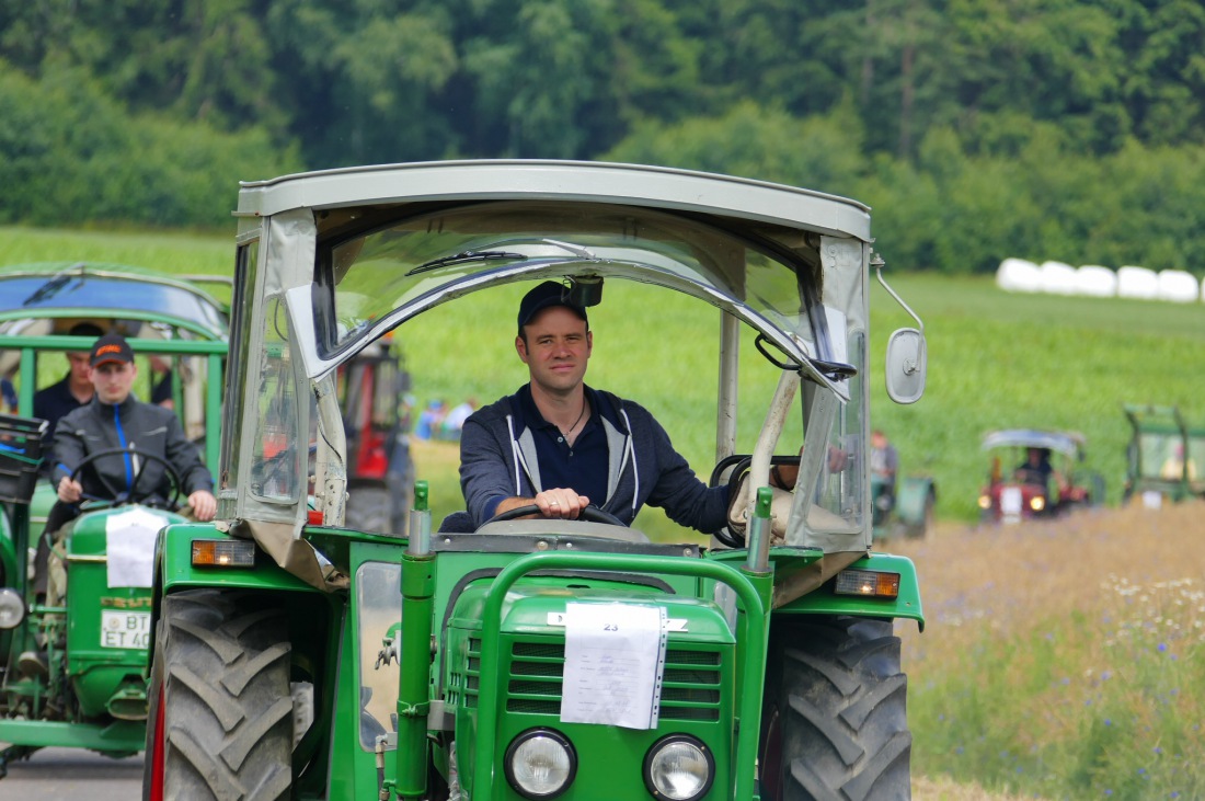 Foto: Martin Zehrer - Traktortreffen 2016 in Oberwappenöst<br />
Trotz Regen am Vormittag kamen an diesem Sonntag ca. 120 Oldtimer-Bulldogs und unzählige Besucher. Zum Mittag hin klarte das Wetter  