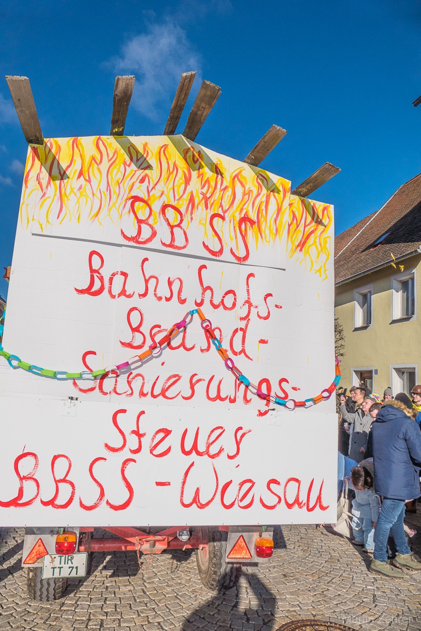 Faschingszug durch Waldeck 2026 - WCV Helau!!!

Am 15. Februar 2026 war es wieder soweit. Tausende Besucher jubelten den Narren zu, das Wetter wurde wie bestellt, wunderschön. Die Sonne strahlte und alle Menschen waren voller Faschings-Laune. WCV Helau!!!!
