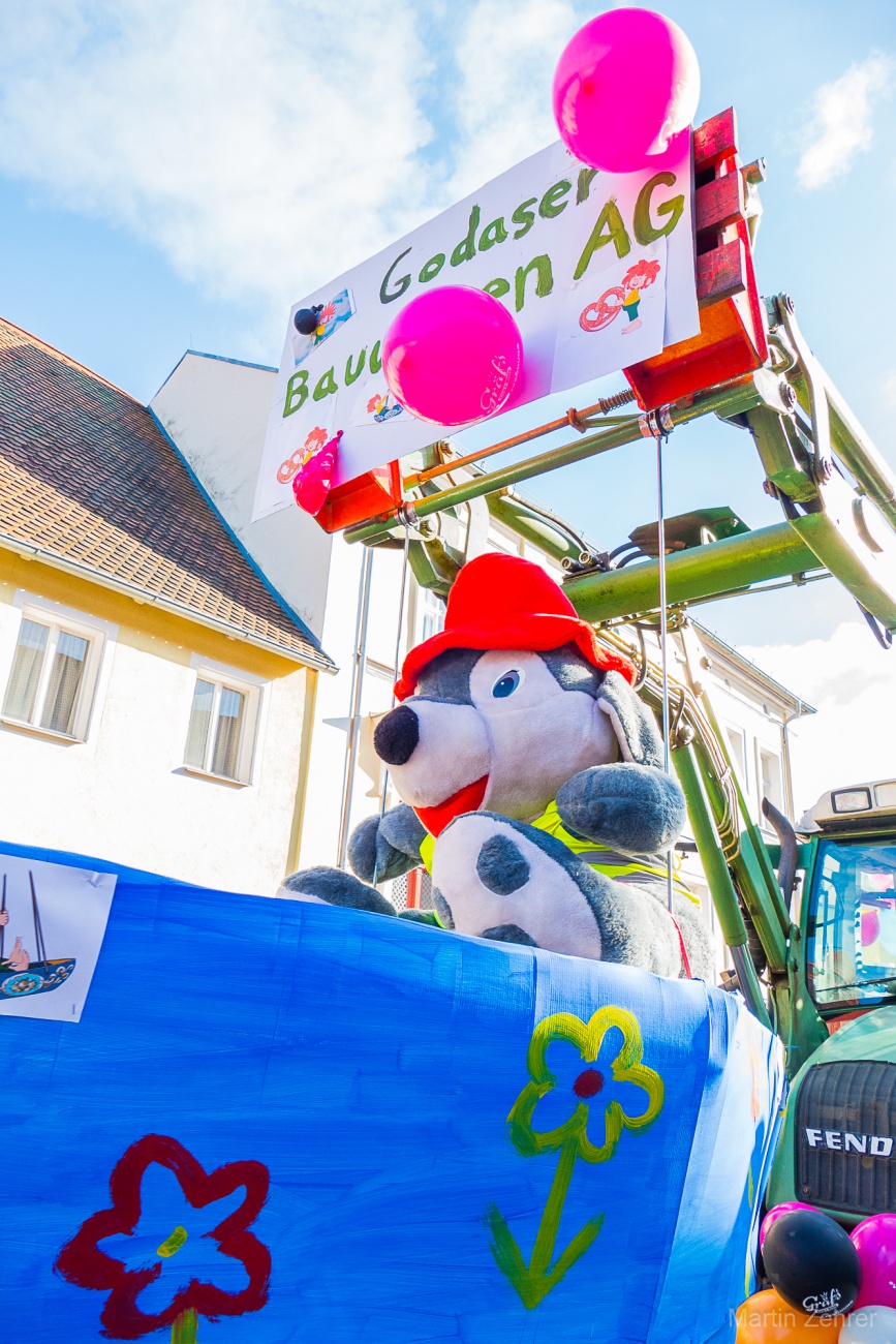 Faschingszug durch Waldeck 2026 - WCV Helau!!!

Am 15. Februar 2026 war es wieder soweit. Tausende Besucher jubelten den Narren zu, das Wetter wurde wie bestellt, wunderschön. Die Sonne strahlte und alle Menschen waren voller Faschings-Laune. WCV Helau!!!!
