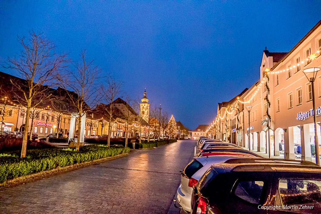 Foto: Martin Zehrer - 4. Dezember 2015 - Der Tirschenreuther Stadtplatz strahlt weihnachtlich. 