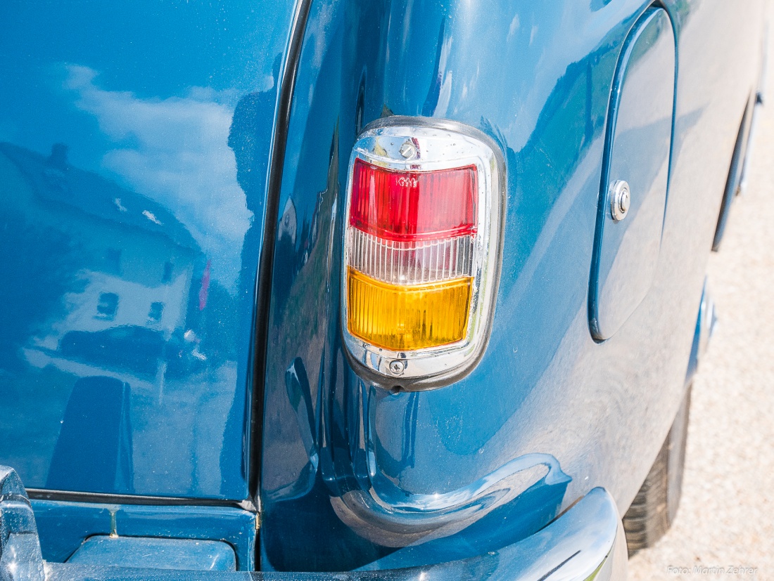 Foto: Martin Zehrer - Auf jeden Fall ausreichend: Das Rücklicht eines Oldtimer Mercedes 180 W120... 