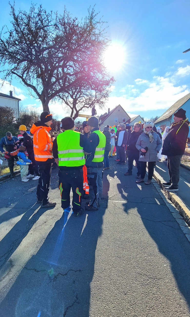 Faschingszug durch Waldeck 2026 - WCV Helau!!!

Am 15. Februar 2026 war es wieder soweit. Tausende Besucher jubelten den Narren zu, das Wetter wurde wie bestellt, wunderschön. Die Sonne strahlte und alle Menschen waren voller Faschings-Laune. WCV Helau!!!!