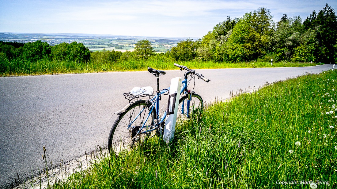 Foto: Martin Zehrer - Brutales high-tec-Gerät ;-)<br />
<br />
<br />
Gigantische Radtour an einem gigantischen Sonntag... über Berg und Tal, durch Wald und Wiese, mit nur einem Ziel: Gänsebraten-Essen auf d 