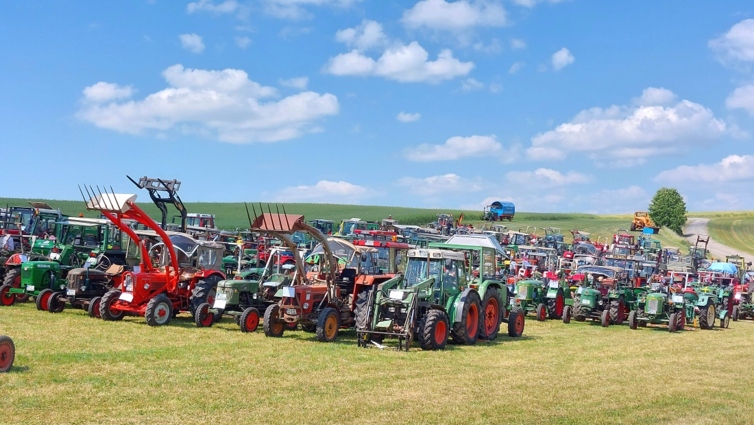 Foto: Martin Zehrer - Hunderte Oldtimer Schlepper trafen sich am 11. Juni 2023 in Feilersdorf zum Oldtimertreffen. <br />
<br />
Die Oldtimerjugend Feilersdorf hatte ein perfektes Treffen organisiert. <br />
 