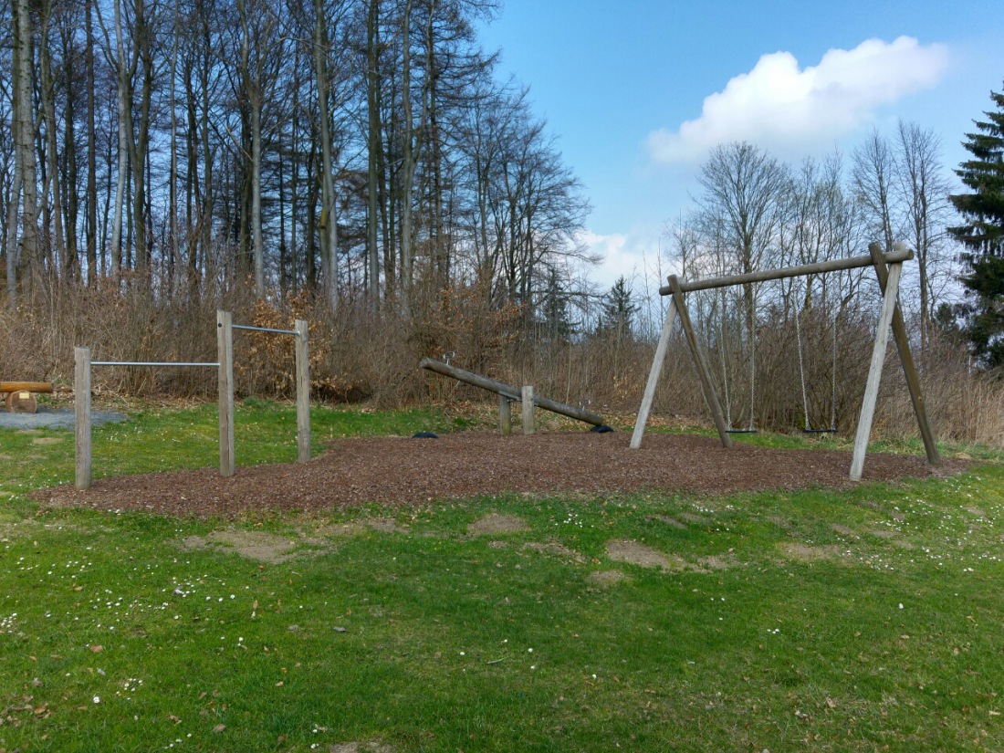 Foto: Martin Zehrer - Kinderspielplatz auf dem Armesberg bei Erdenweis... 