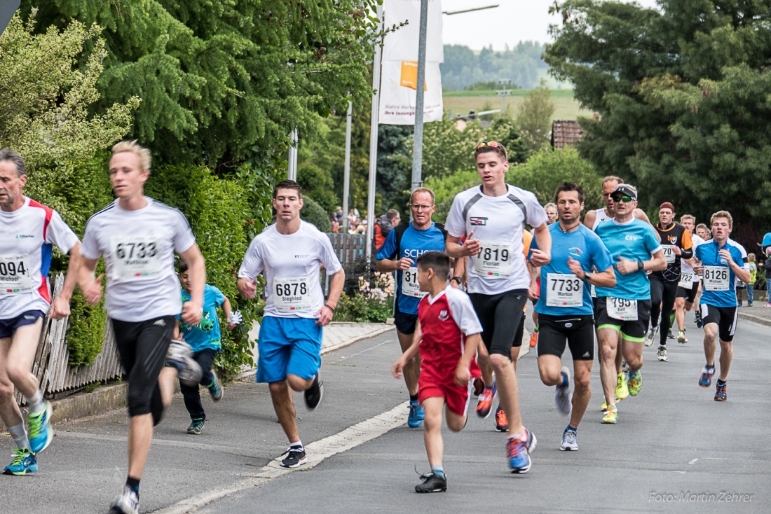 Foto: Martin Zehrer - Nofi-Lauf 2017: Start am Stadtplatz und Ziel beim Siemens... 5,9 Kilometer durch Kemnath und rund herum. Mehr als 8000 Teilnehmer fanden sich in Kemnath zusammen um die S 