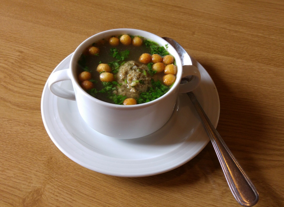 Foto: Martin Zehrer - Tagessuppe im Mesnerhaus auf dem Armesberg... Richtig gut! 