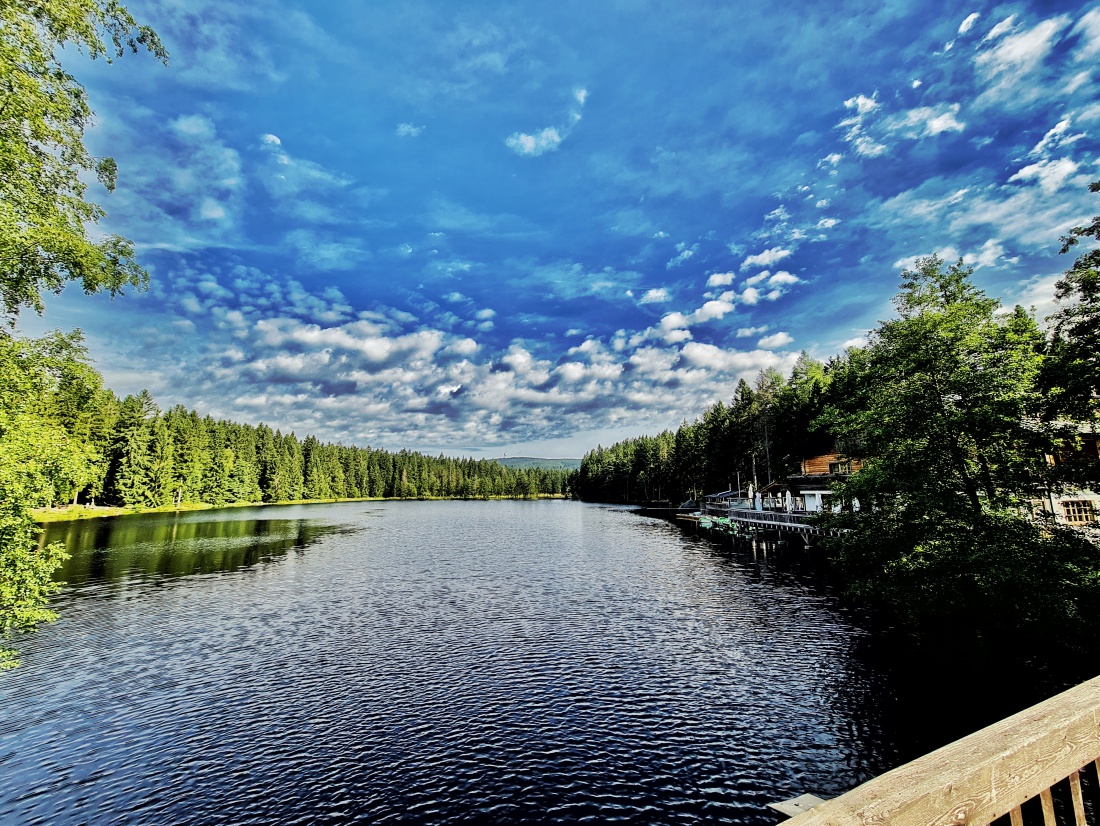 Foto: Jennifer Müller - Heute am 07.08.2021 gehts über den Fichtelsee hinauf zum Seehaus... Herrlicher Sonnenschein und 16 Grad... 