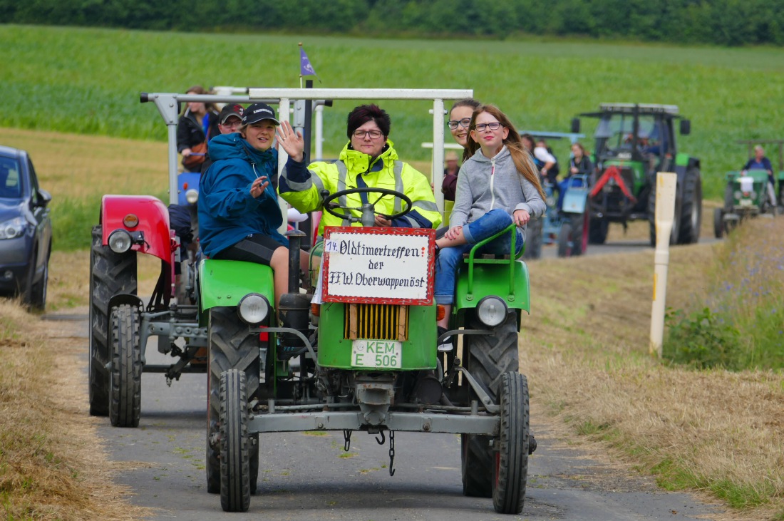 Foto: Martin Zehrer - Traktortreffen 2016 in Oberwappenöst<br />
Trotz Regen am Vormittag kamen an diesem Sonntag ca. 120 Oldtimer-Bulldogs und unzählige Besucher. Zum Mittag hin klarte das Wetter  