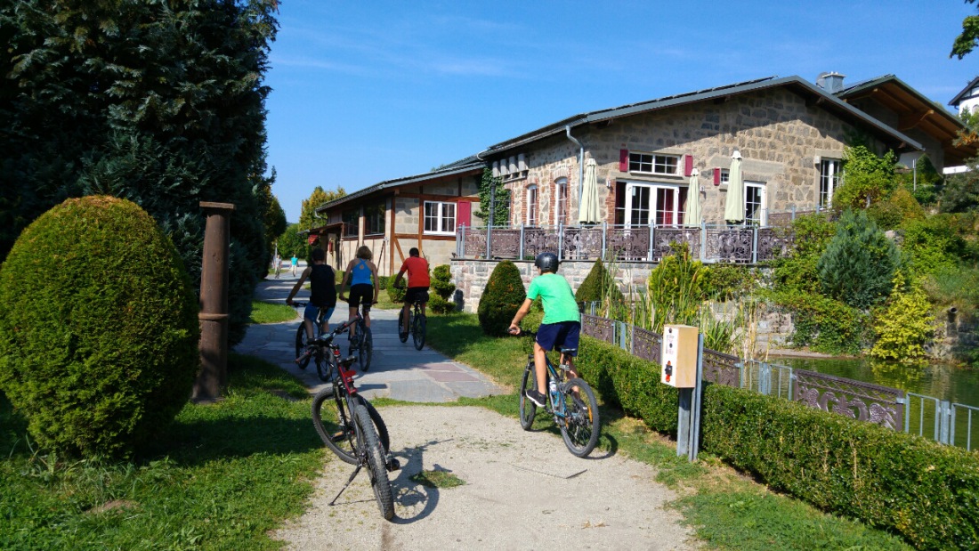 Foto: Martin Zehrer - Ich war sehr überrascht! Hier kommt man in Fichtelberg raus, wenn man den Fichtelnaab-Radweg entlang fährt...<br />
Direkt am Restaurant Museo! <br />
<br />
Entlang am Fichtelnaab-Radw 