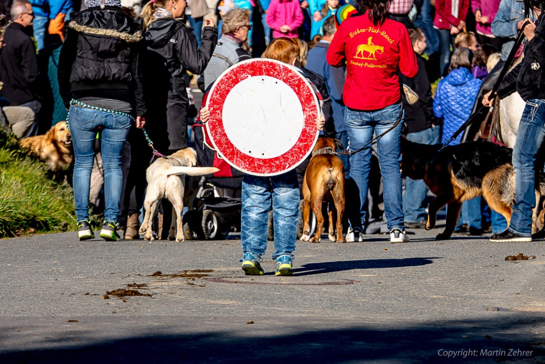 Foto: Martin Zehrer - Wandelndes Verkehrs-Schild ;-) Halt - keine Durchfahrt 