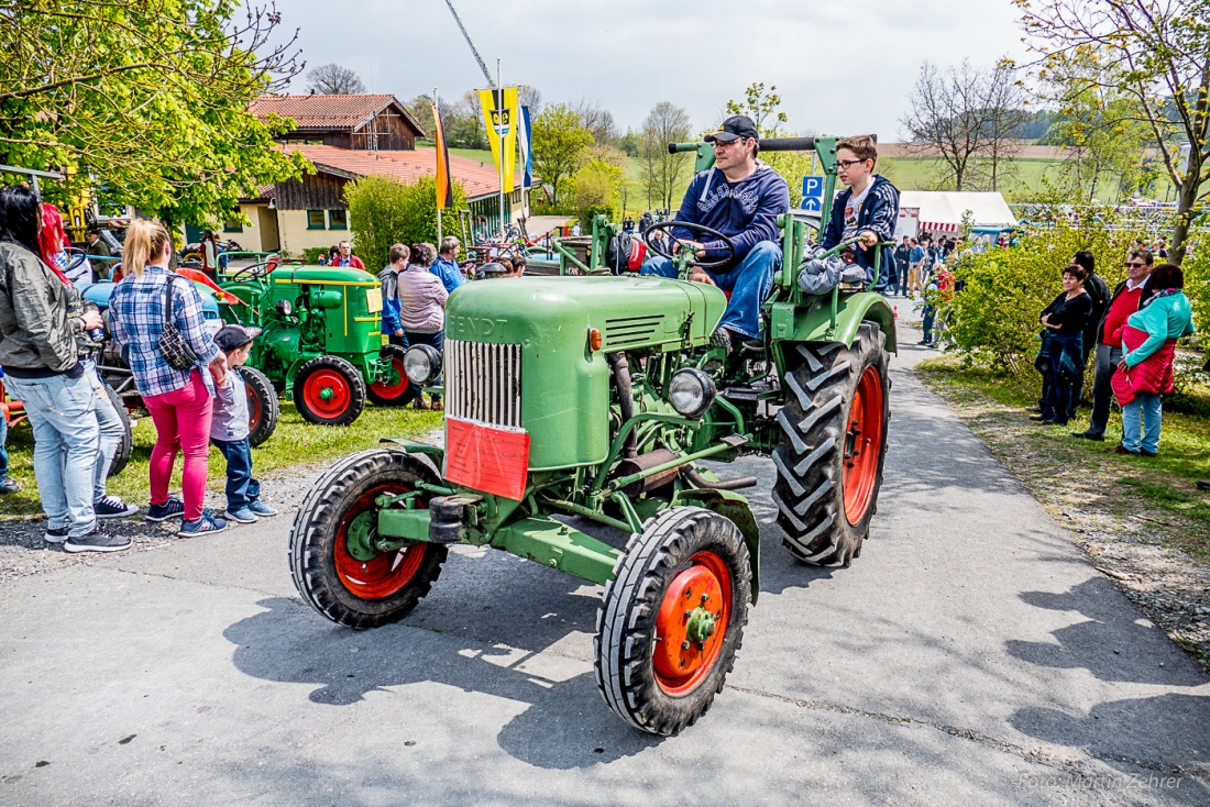 Foto: Martin Zehrer - Bulldogtreffen Kirchenpingarten am 7. Mai 2017: auf gehts zur Rundfahrt mit ca. 300 Traktoren...  