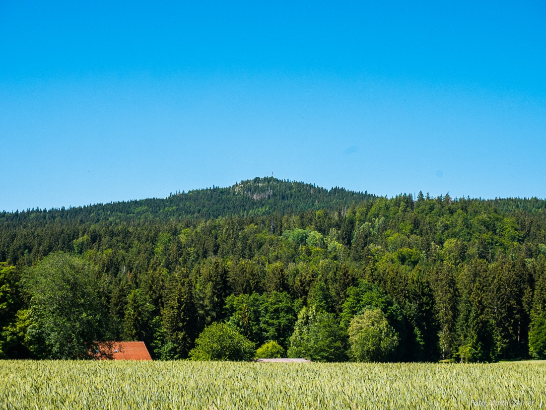 Foto: Martin Zehrer - Radtour von Kemnath nach Waldershof, quer durch den Kösseine-Wald...<br />
<br />
Die Kösseine von unten bei herrlichem Wetter am 30. Juni 2018! 