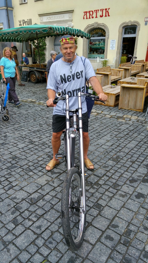 Foto: Martin Zehrer - Herbie aus Weiden ;-)<br />
Unterwegs mit seinem nicht normalen Fahrrad. Einst jahrelang im Betriebsrat der ehemaligen PFA und auch sonst mit einem unlangweiligen Leben gesegn 