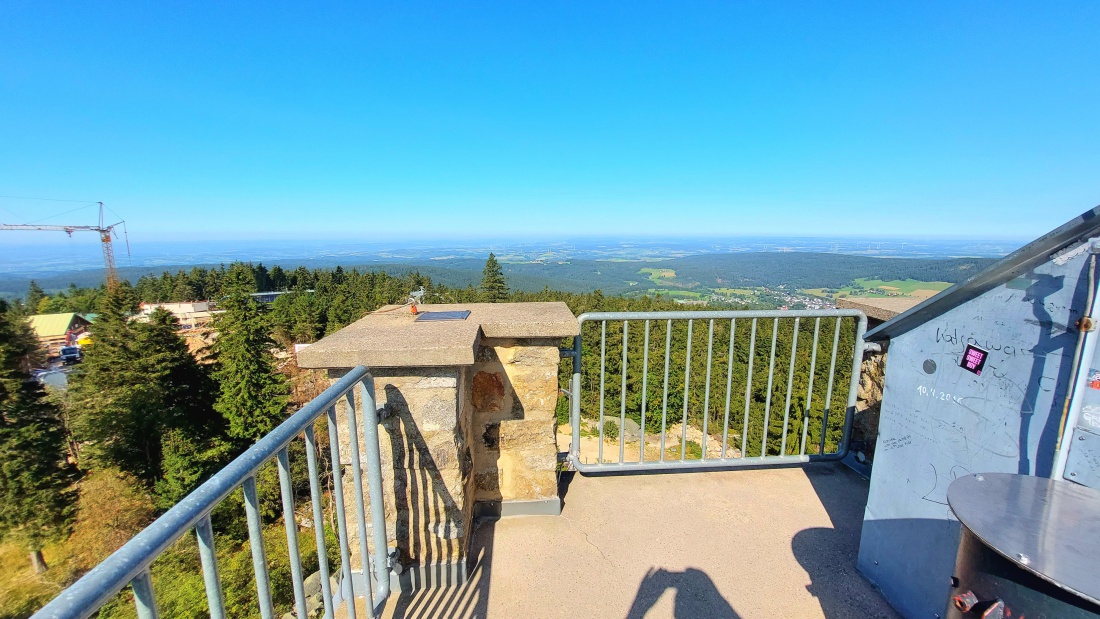 Foto: Martin Zehrer - Einmalige Aussicht vom Asenturm aus ins Fichtelgebirge.<br />
Dort oben ist der Ochsenkopf ca. 1040 Meter hoch.<br />
<br />
 