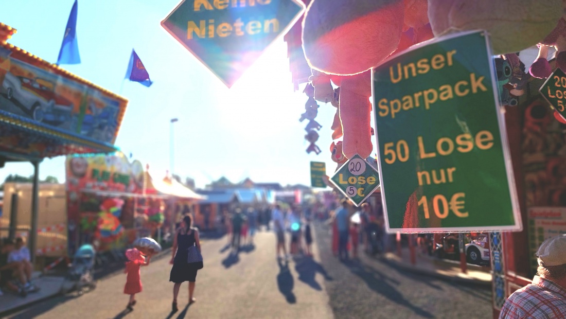 Foto: Martin Zehrer - Vorm Losstand auf dem kemnather Wiesenfest... 