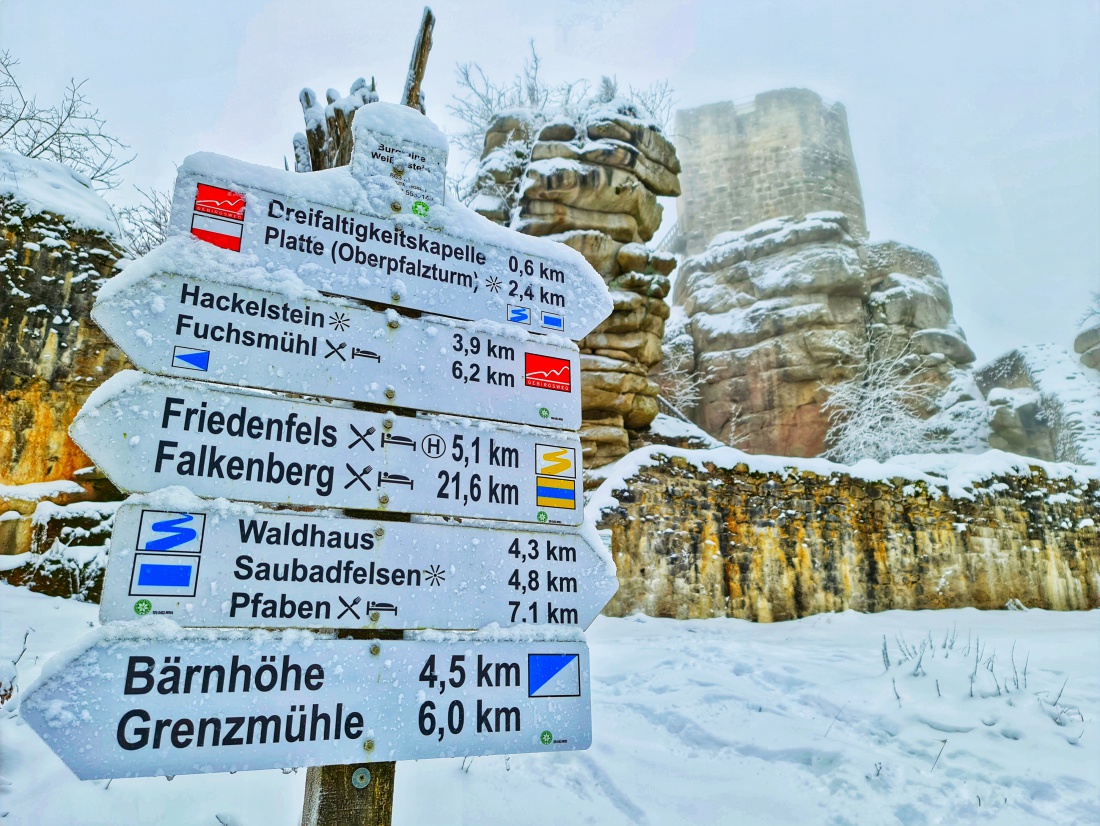 Foto: Jennifer Müller - Es hat wieder geschneit :-)<br />
Nichts wie raus in die wunderschöne Natur!<br />
Heut gehts rauf zur Burgruine Weißenstein. Auf krachendem Schnee durch den Winter-Weihnachts-Wald 