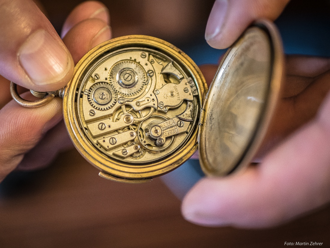 Foto: Martin Zehrer - Das Uhrwerk einer über hundert Jahre alten Taschen-Uhr... Läuft! 