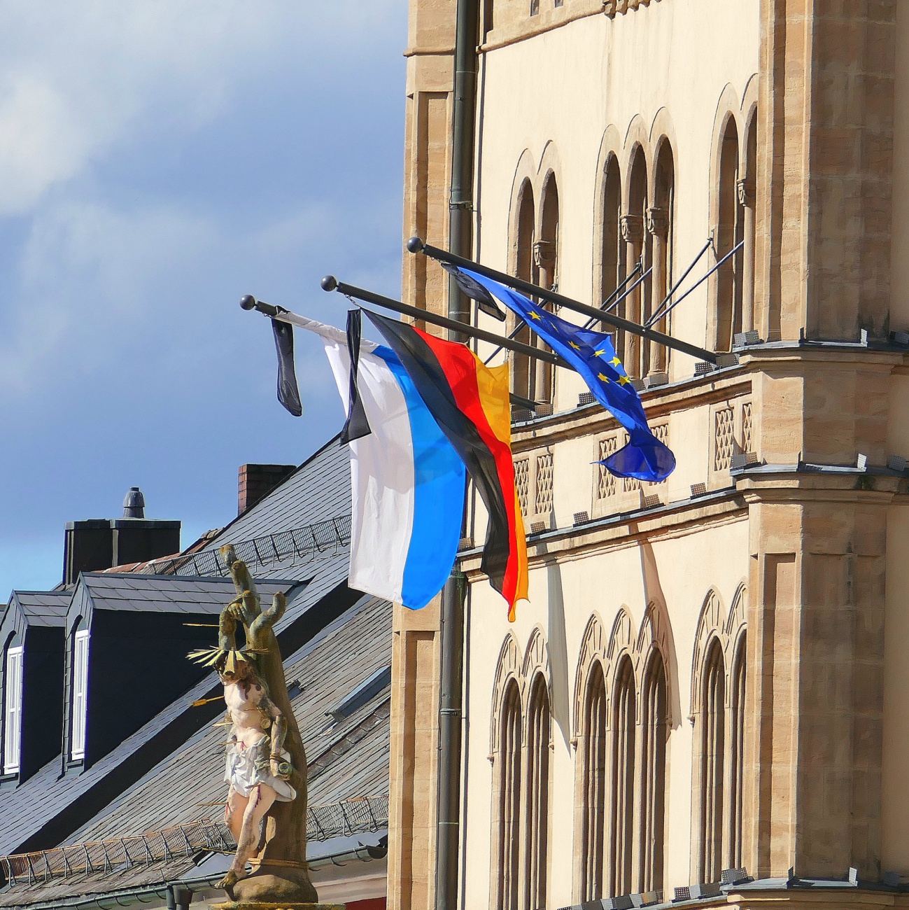 Foto: Martin Zehrer - Trauerbeflaggung in Kemnath... 