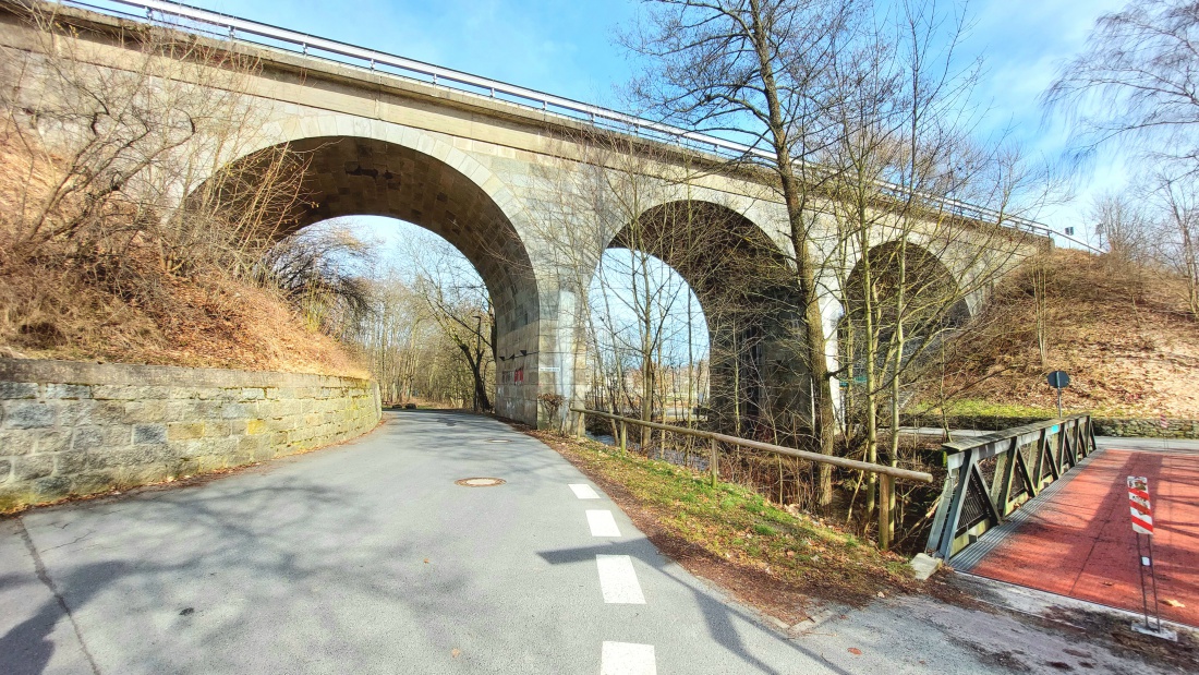 Foto: Martin Zehrer - Die 3-Bogen-Brücke in Marktredwitz als Eingang zum Auenpark in Marktredwitz.  