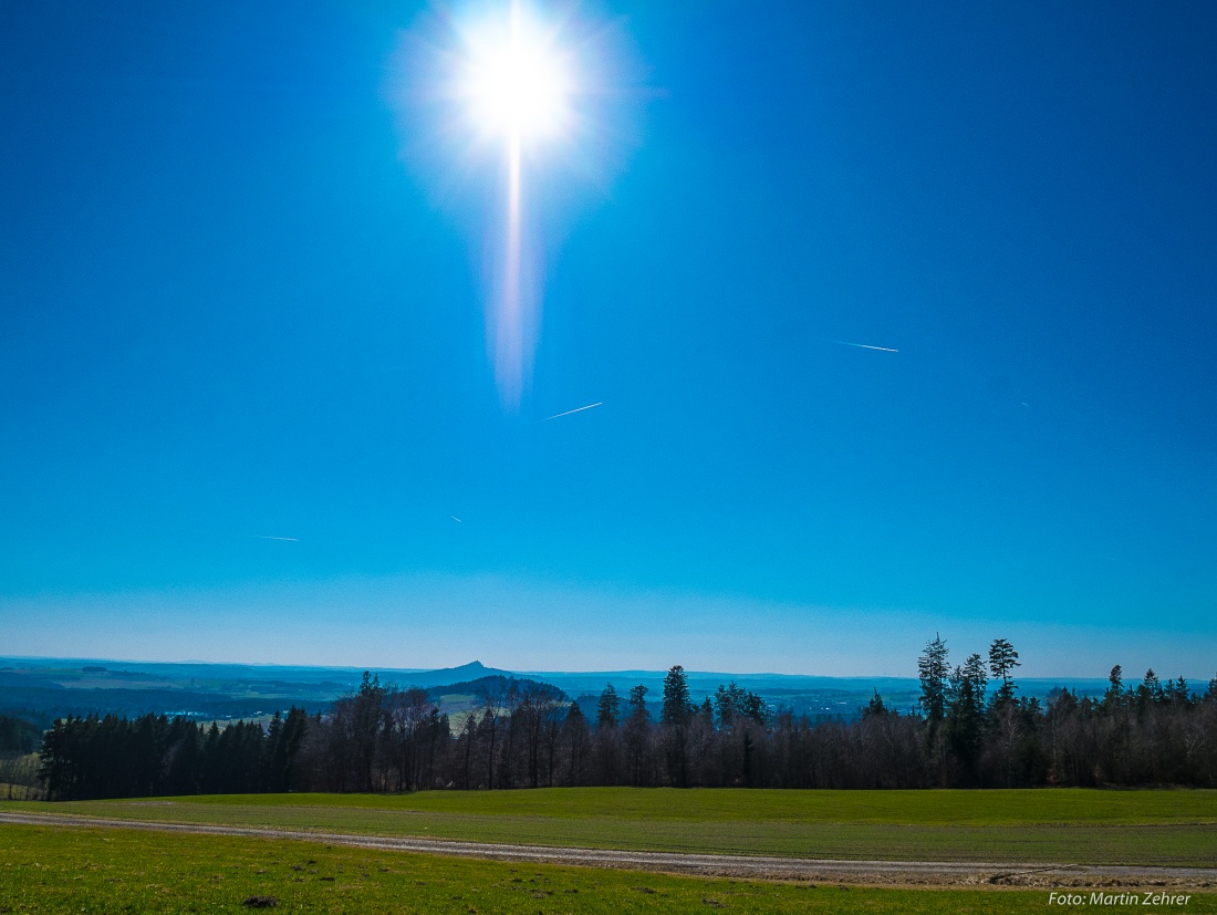 Foto: Martin Zehrer - Sonnenkraft - Der Blick übers kemnather Land bis zum Rauhen Kulm... Ein unglaublicher Frühlingstag am 7. April 2018! 