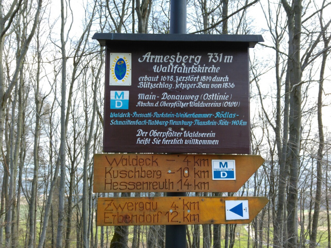 Foto: Martin Zehrer - Wegweiser auf dem Armesberg 