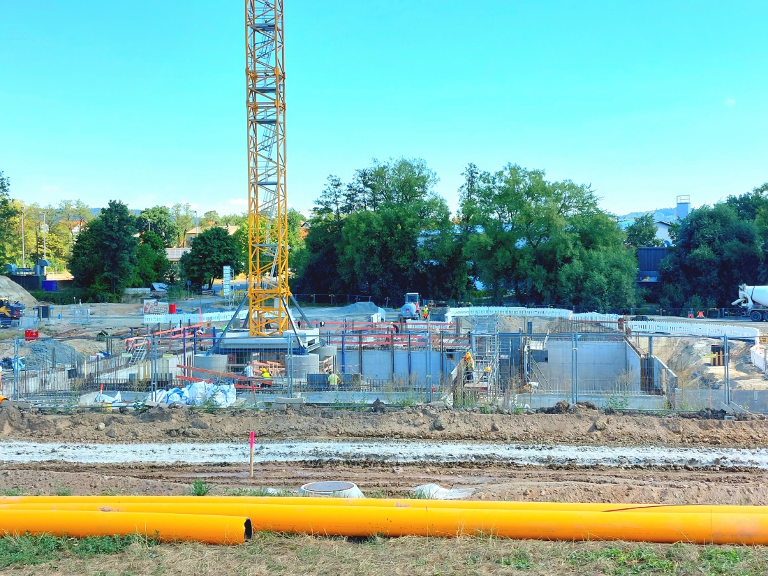 Foto: Martin Zehrer - Kemnath baut:<br />
Realschul-Baustelle an der Straße zwischen Kemnath und Berndorf in der Nähe zum Friedhof.<br />
<br />
8. August 2022 