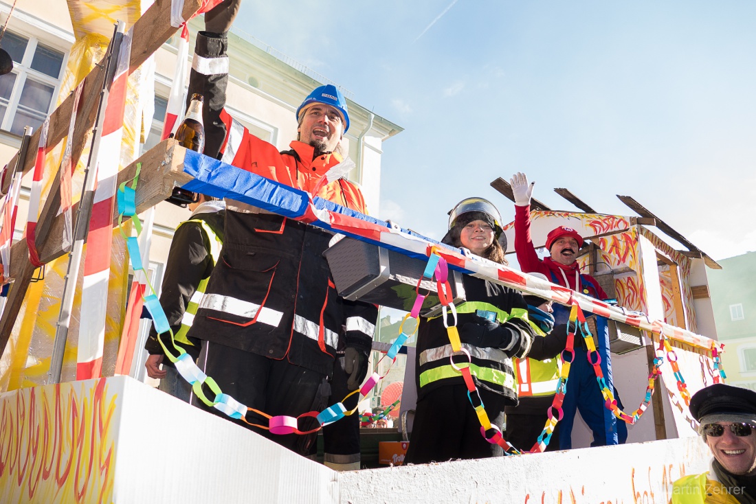 Faschingszug durch Waldeck 2026 - WCV Helau!!!

Am 15. Februar 2026 war es wieder soweit. Tausende Besucher jubelten den Narren zu, das Wetter wurde wie bestellt, wunderschön. Die Sonne strahlte und alle Menschen waren voller Faschings-Laune. WCV Helau!!!!
