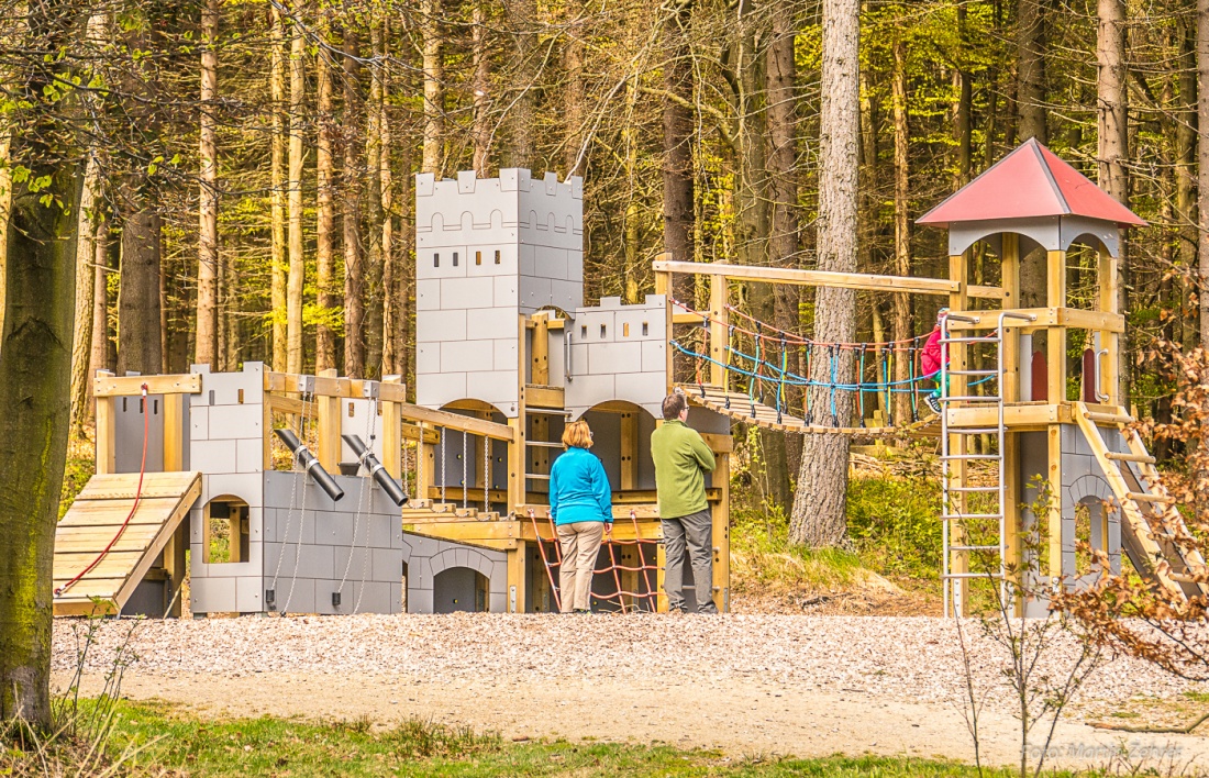 Foto: Martin Zehrer - Der Kinderspielplatz beim Wildpark Mehlmeisel in der Nähe der Gaststätte BAYREUTHER HAUS, oberhalb des mehlmeisler Skilifts. 