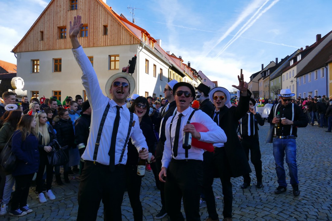 Foto: Martin Zehrer - 44. Faschingszug durch Waldeck am 7. Februar 2016!<br />
<br />
Tanzen, lachen und Gaudi machen ;-)<br />
<br />
Viele Gaudiwagen und unzählige Besucher trafen in Waldeck aufeinander.<br />
Die M 