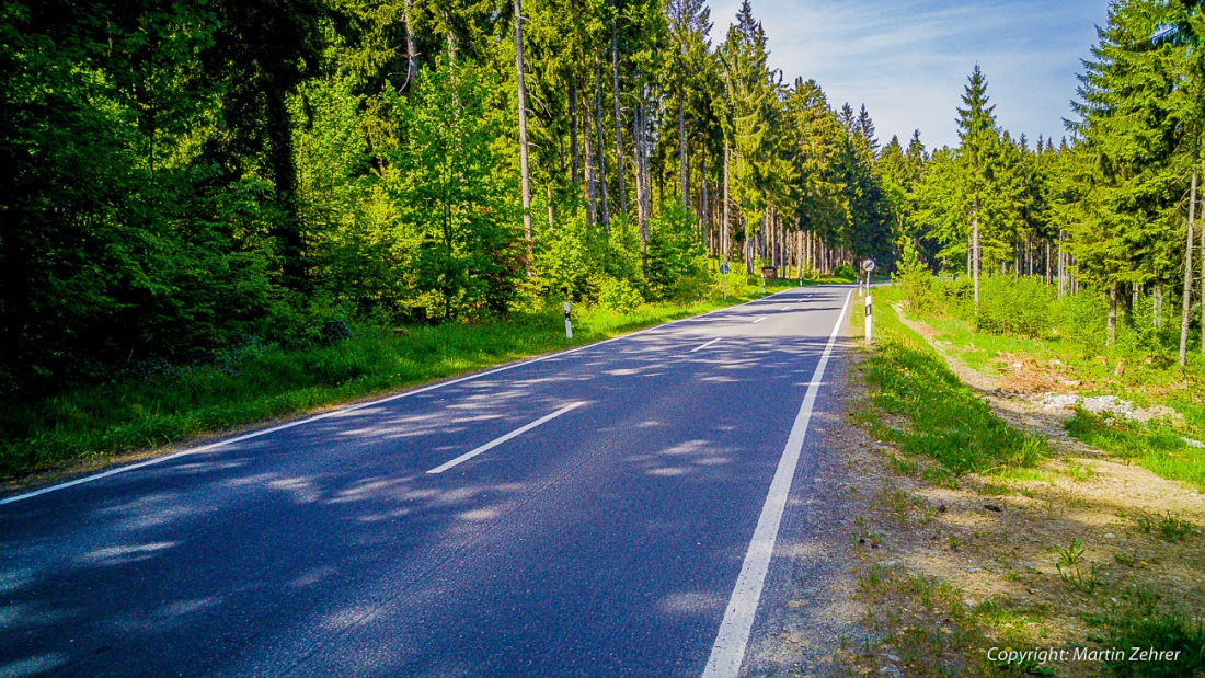 Foto: Martin Zehrer - Die Alm runter, Richtung Brand... endlich nicht mehr treten ;-)<br />
<br />
Abkürzung: Ein Feldweg kurz vor Hermannsreuth...<br />
<br />
Gigantische Radtour an einem gigantischen Sonntag.. 