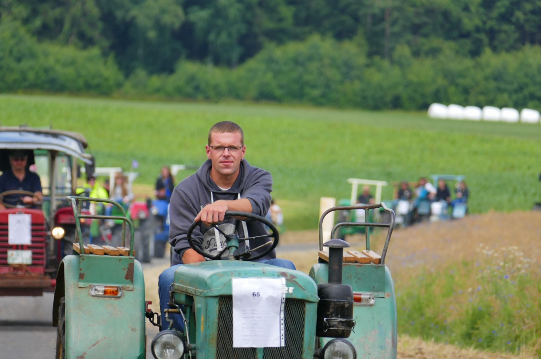 Foto: Martin Zehrer - Traktortreffen 2016 in Oberwappenöst<br />
Trotz Regen am Vormittag kamen an diesem Sonntag ca. 120 Oldtimer-Bulldogs und unzählige Besucher. Zum Mittag hin klarte das Wetter  