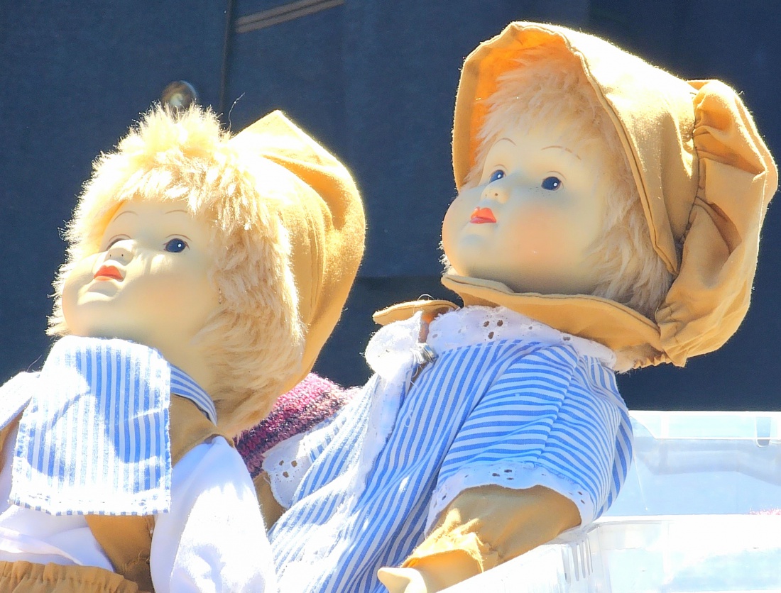 Am 2. Mai 2026 wurde der Festplatz in Bayreuth zum Treffpunkt für alle Flohmarkt-Fans. Beim großen Frühjahrsflohmarkt präsentierten zahlreiche Aussteller mit viel Freude ihre Waren ... von liebevoll arrangierten Trödelstücken bis hin zu echten Raritäten.
Die entspannte Atmosphäre, das bunte Treiben und die vielen persönlichen Begegnungen machten den Tag zu einem besonderen Erlebnis. Besucher konnten nicht nur stöbern und handeln, sondern auch die Begeisterung der Verkäufer spüren, die mit Herzblut ihre Schätze anboten.