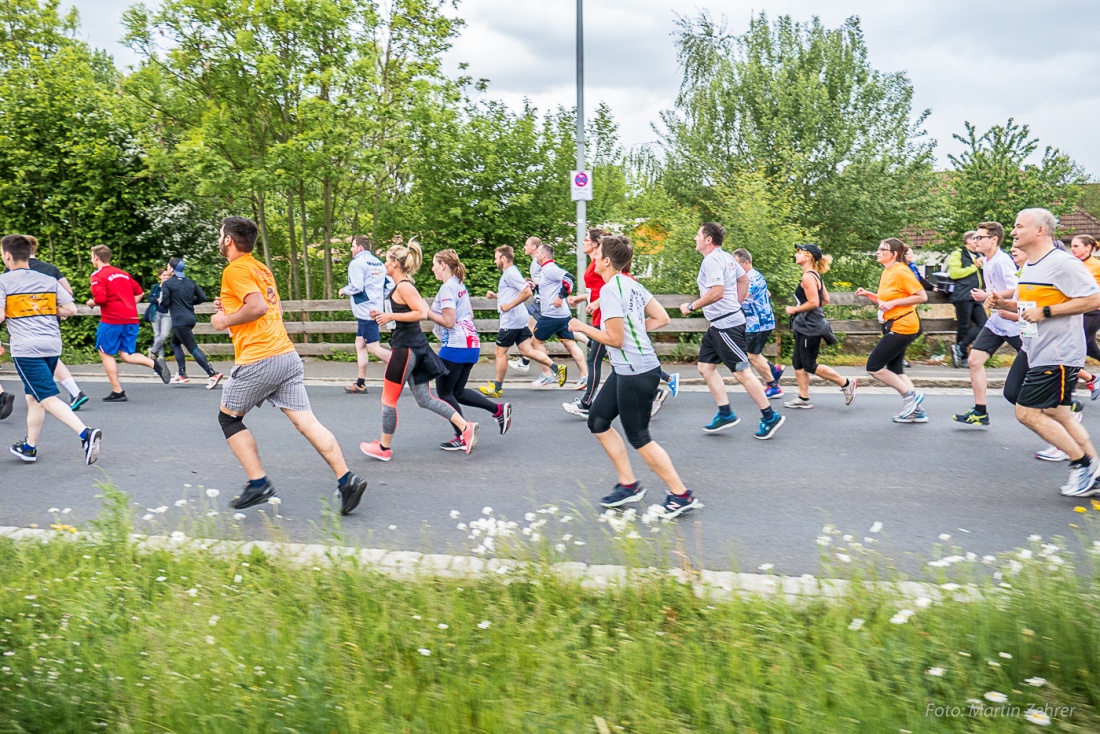 Foto: Martin Zehrer - Am Stadtweiher entlang...<br />
<br />
Nofi-Lauf 2017: Start am Stadtplatz und Ziel beim Siemens... 5,9 Kilometer durch Kemnath und rund herum. Mehr als 8000 Teilnehmer fanden sich 