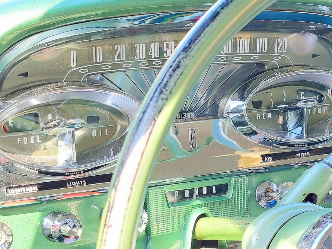 Foto: Martin Zehrer - Armaturen-Kunst im US-Oldtimer... phantastisch!!! 