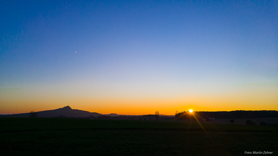 Foto: Martin Zehrer - Vor der Nacht: Links der Rauhe Kulm, rechts der Sonnenuntergang...<br />
<br />
18. November 2018 
