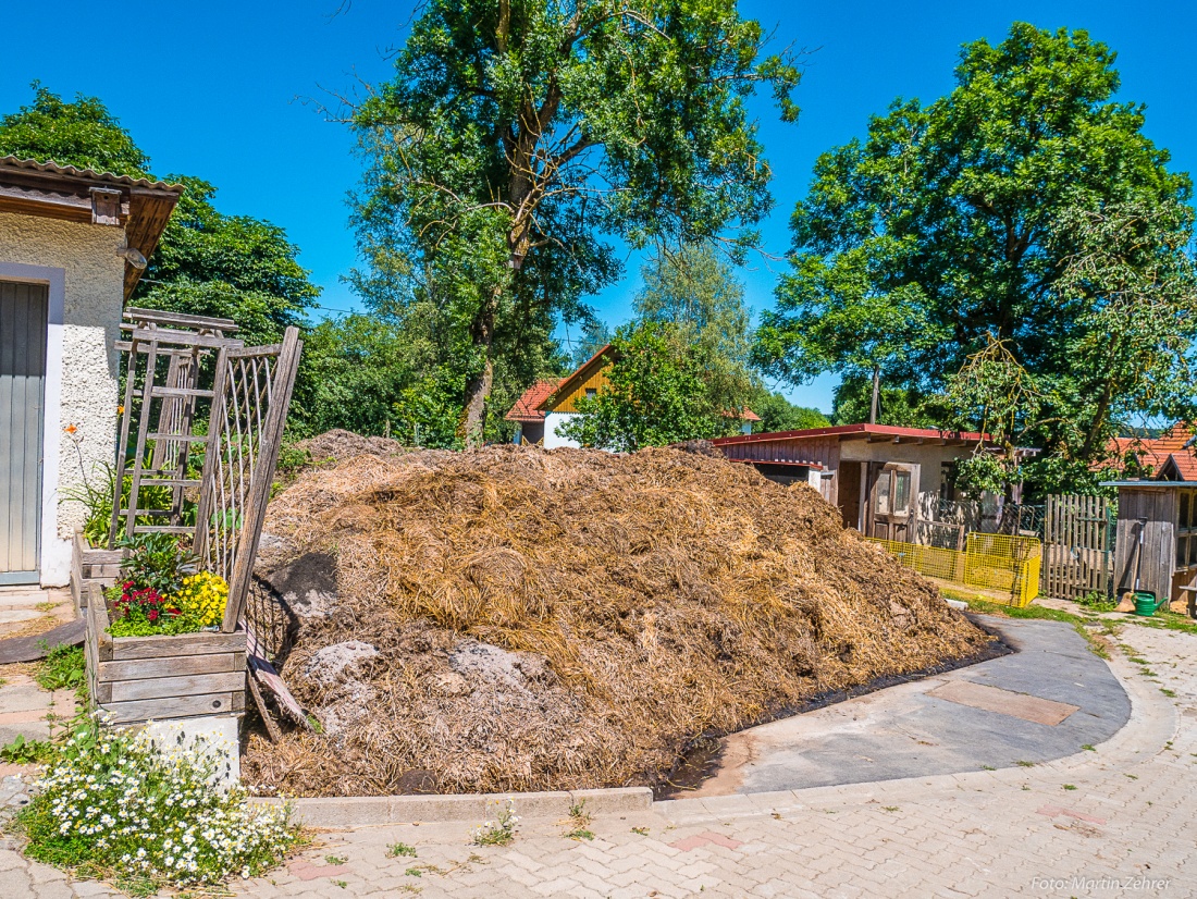 Foto: Martin Zehrer - Leider selten: Das Gold des Bauern - Der Misthaufen!<br />
<br />
Radtour von Kemnath nach Waldershof, quer durch den Kösseine-Wald... 