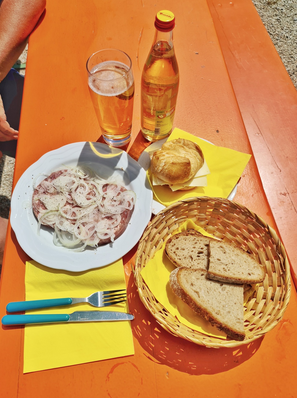 Foto: Jennifer Müller - Diese Brotzeit hatten wir uns heut wirklich erradelt! 