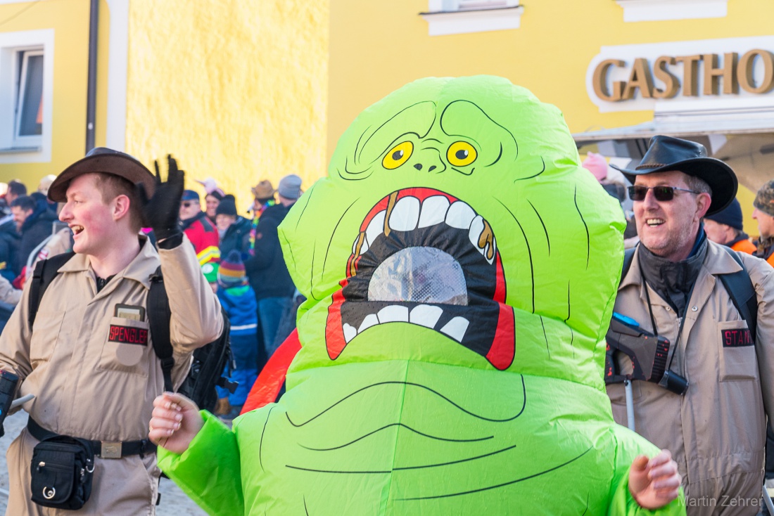 Faschingszug durch Waldeck 2026 - WCV Helau!!!

Am 15. Februar 2026 war es wieder soweit. Tausende Besucher jubelten den Narren zu, das Wetter wurde wie bestellt, wunderschön. Die Sonne strahlte und alle Menschen waren voller Faschings-Laune. WCV Helau!!!!
