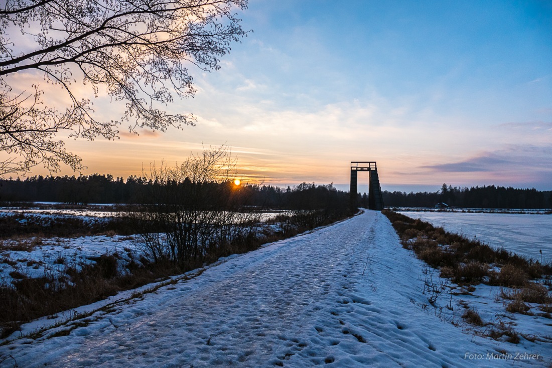 Foto: Martin Zehrer - Gleich sind sie weg... Die Sonne geht unter und die Himmelsleiter verschwindet in der Winter-Dunkelheit! Das Licht? - Unbeschreiblich! 